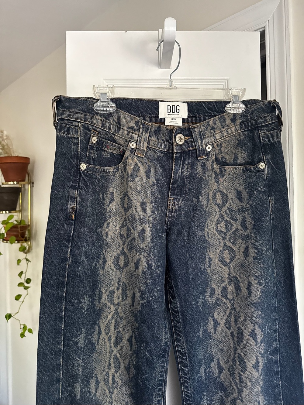 BDG Kayla Lowrise Snake Print Wide Leg Jean Blue Snakeskin Y2K Low Rise Size 30 - Picture 12 of 13